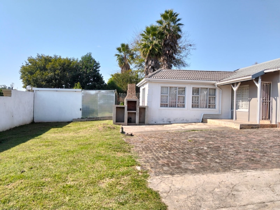 To Let 3 Bedroom Property for Rent in Southernwood Eastern Cape